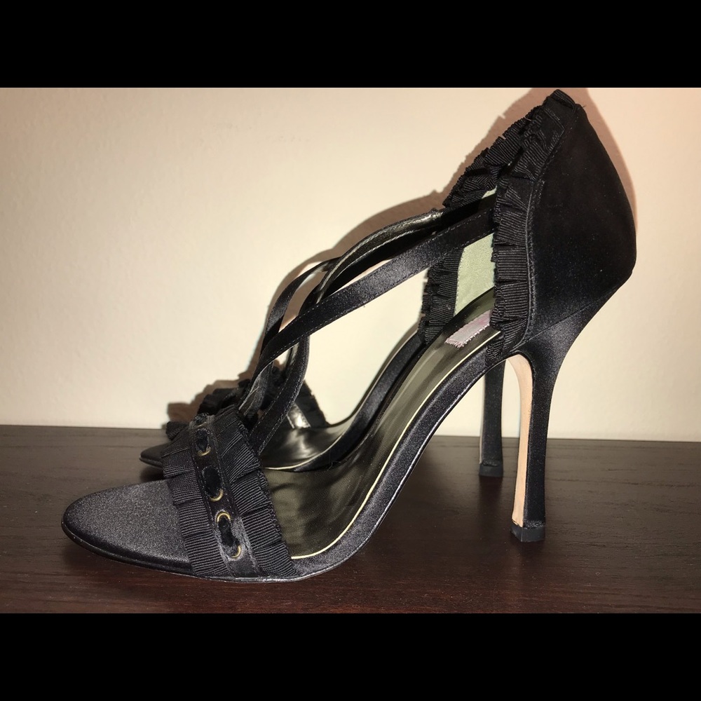 New JLo black grosgrain ribbon strappy heel